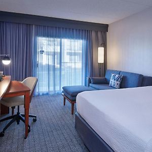King Room Mobility or hearing accessible